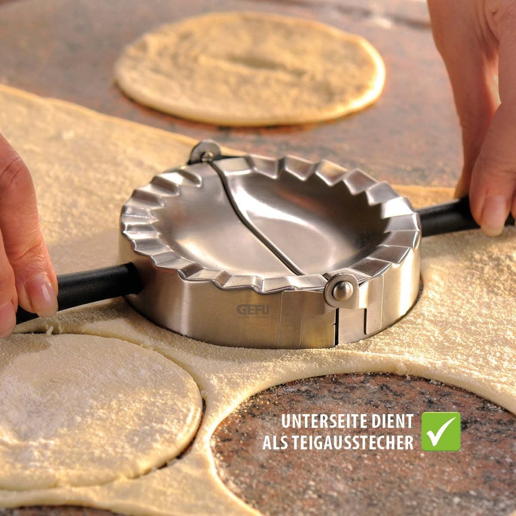 gefu-28490-ravioli-pasta-mold-round-silv-4.jpg